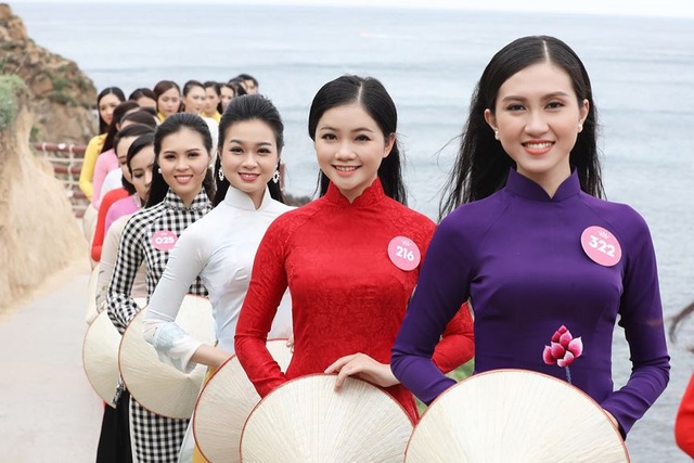 30 thí sinh hoa hậu phía Nam làm sáng bừng Eo Gió với áo dài rực rỡ Hoa Hậu - 7 30 thí sinh hoa hậu phía Nam làm sáng bừng Eo Gió với áo dài rực rỡ Hoa Hậu - 7