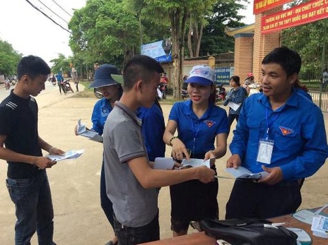 Hà Tĩnh: Gần 1.300 tình nguyện viên “tiếp sức” cho các sĩ tử - 1 Gần 1.300 tình nguyện viên “tiếp sức” cho các sĩ tử tại cụm thi Hà Tĩnh