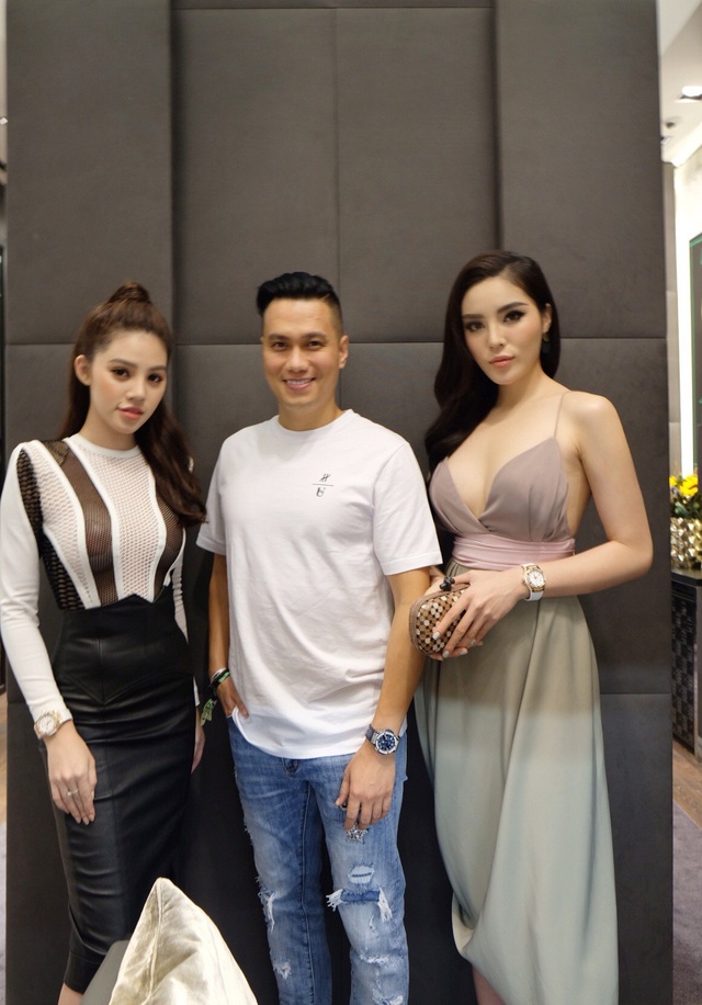 Đứng cạnh Việt Anh, Kỳ Duyên khoe vòng 1 “rực lửa”, gọi nhầm tên đàn anh - 5 và nam diễn viên Việt Anh.