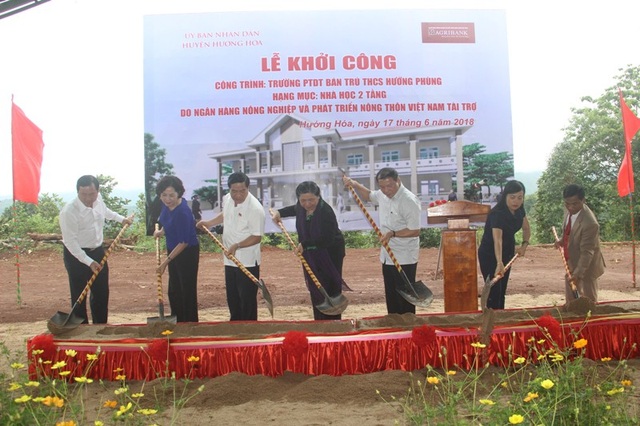 Phó Chủ tịch Quốc hội dự lễ khởi công xây dựng trường học miền núi - 3 Các đại biểu khởi công xây dựng trường