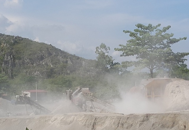 Chùa Hàn Sơn lâm nguy vì khai thác đá: Đình chỉ khai thác tại mỏ đá - 3 Thực trạng khai thác mỏ đá ảnh hưởng đến di tích chùa Hàn Sơn và các hộ dân xung quanh