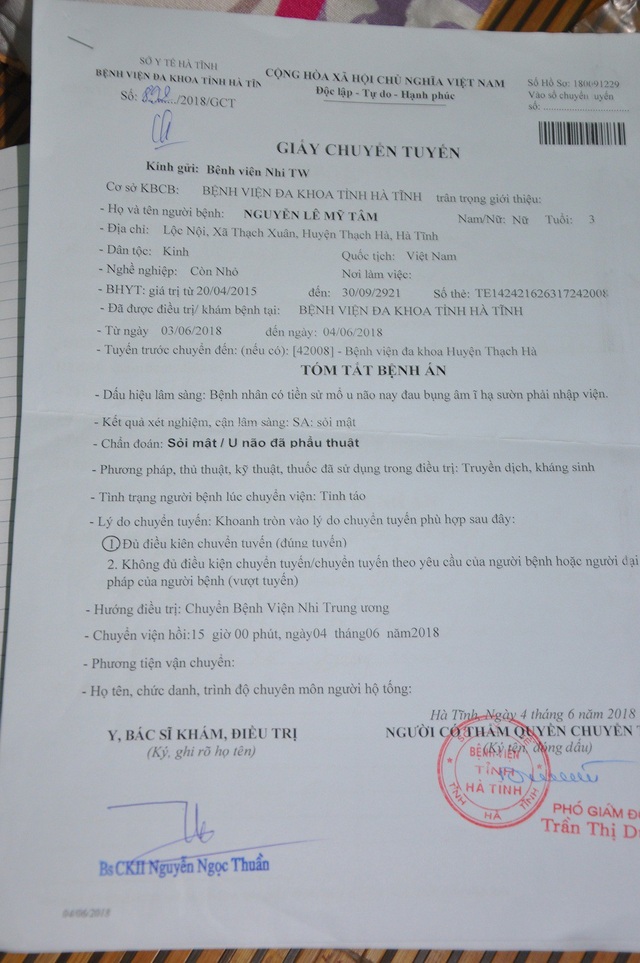 Tiếng khóc xé lòng của bé 3 tuổi bị u não thất - 3 Giấy tờ chứng nhận bệnh tật của Mỹ Tâm.