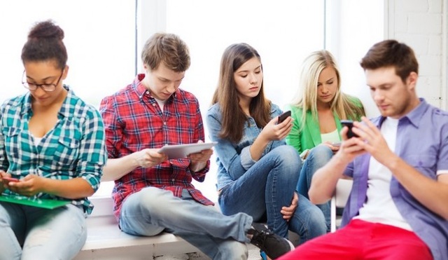 Tính năng sắp có trên iPhone sẽ khiến nhiều người bị sốc - và CEO Apple cũng bàng hoàng - 1 Chúng ta chắc chắn là đang dành quá nhiều thời gian cho smartphone, nhưng vấn đề là nhiều tới mức nào?