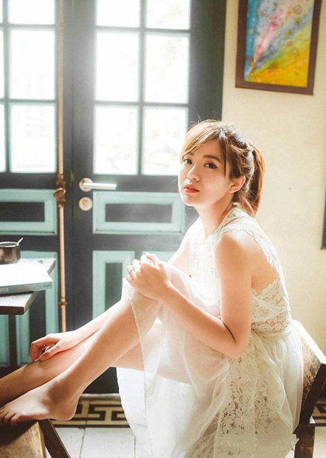 Cô gái khiến dân mạng “ngả mũ” khi bình luận về bóng đá giờ ra sao? - 3
Tú Linh nhanh chóng trở thành hiện tượng mạng