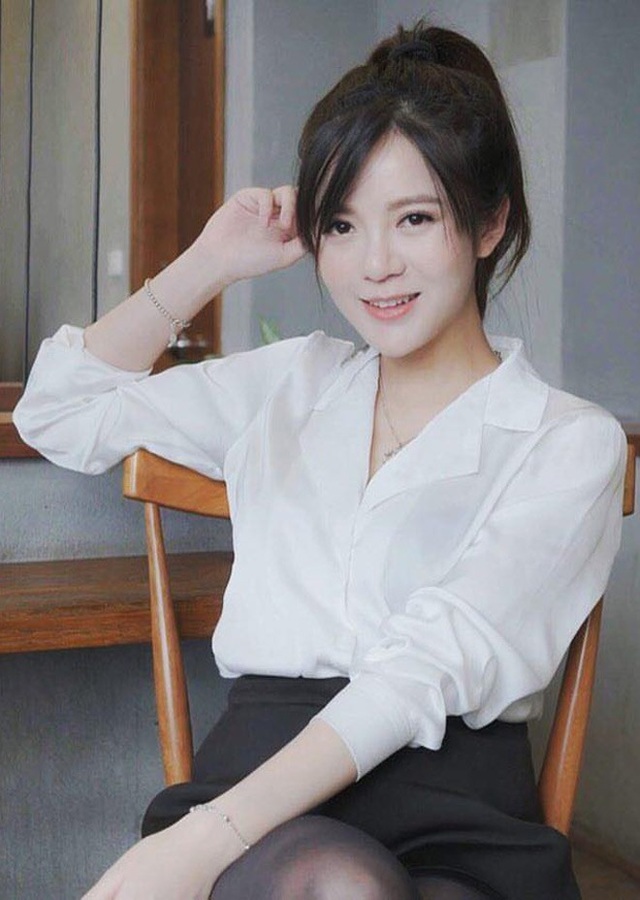 Cô gái khiến dân mạng “ngả mũ” khi bình luận về bóng đá giờ ra sao? - 7
Hot girl Tú Linh nhanh chóng lấy lại vóc dáng sau sinh