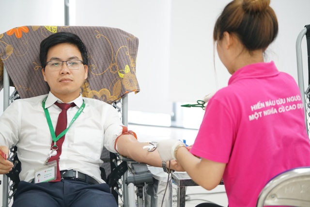 Ngân hàng VPBank kêu gọi được hơn 1.000 đơn vị máu - 8 Ngân hàng VPBank kêu gọi được hơn 1.000 đơn vị máu - 8
