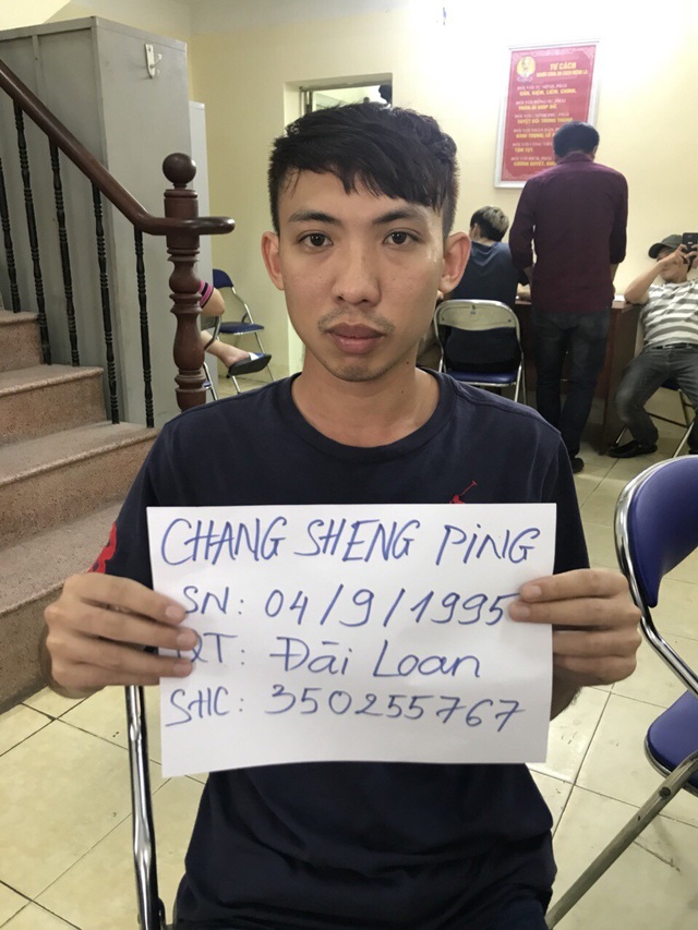 Bắt nhóm lừa đảo qua điện thoại gần 7 tỉ đồng - 3 Bắt nhóm lừa đảo qua điện thoại gần 7 tỉ đồng - 3