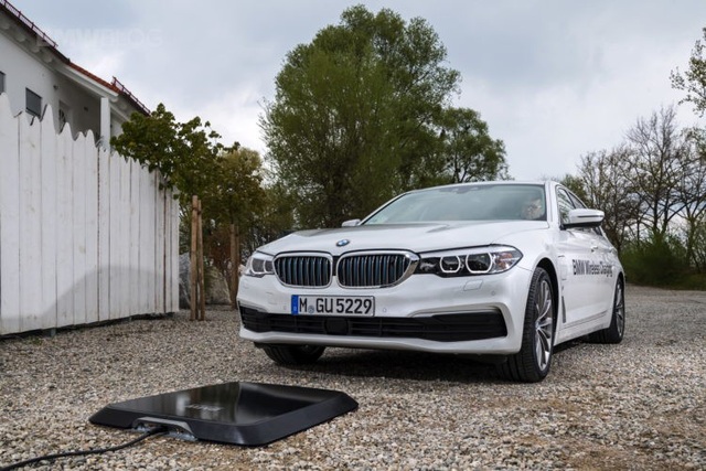 BMW giới thiệu hệ thống sạc không dây mới cho xe chạy điện - 2 BMW giới thiệu hệ thống sạc không dây mới cho xe chạy điện - 2
