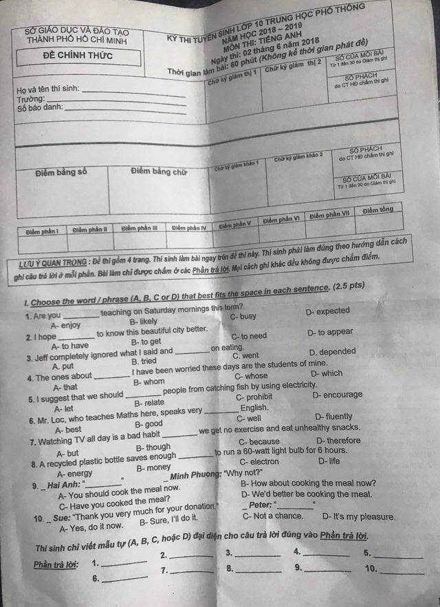 Thí sinh TPHCM than đề tiếng Anh lớp 10 khó - 2 Thí sinh TPHCM than đề tiếng Anh lớp 10 khó - 2