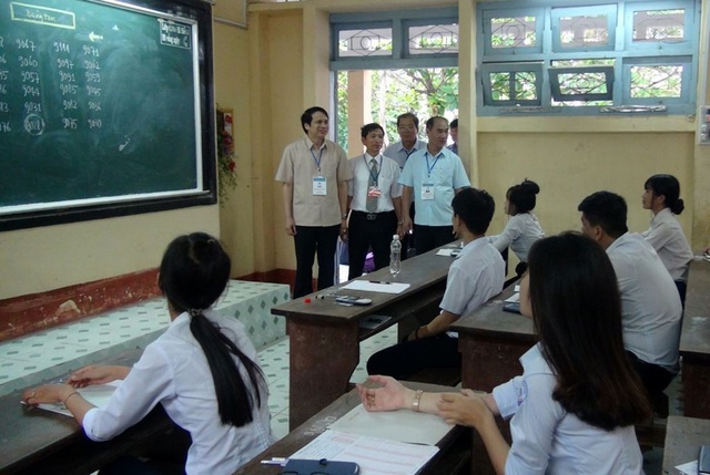 "Tăng tốc" cho kỳ thi THPT Quốc gia - 3
Thí sinh THPT Quốc gia năm 2017 tại tỉnh Phú Yên. (Ảnh: Trung Thi)