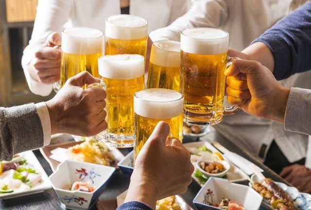 Uống 4 tỷ lít bia mỗi năm, người Việt vẫn chỉ tiêu thụ ở mức “trung bình”?  | Báo Dân trí