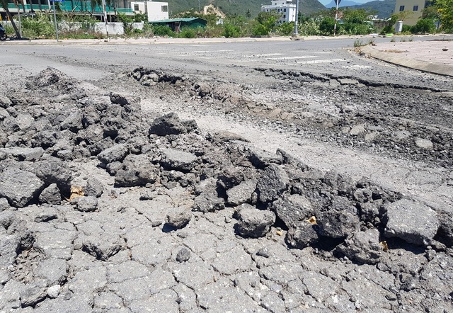 Đường ven biển Nha Trang như “ruộng bậc thang” - 3 Đường ven biển Nha Trang như “ruộng bậc thang” - 3