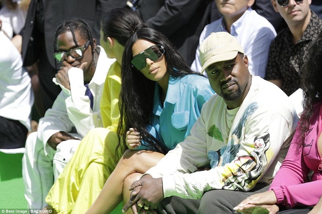 Kim Kardashian quay lại Paris sau vụ bị cướp - 5
Kim Kardashian rất hoảng sợ sau đó, cô không quay lại Pháp từ đó tới giờ