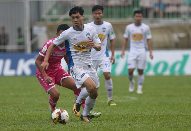 Khốc liệt cuộc đua trụ hạng tại V-League - 4 HA Gia Lai tiếp Than Quảng Ninh trên sân Pleiku (ảnh: Anh Hải)