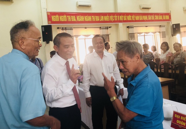 Bí thư Đà Nẵng: “Cán bộ vào quy hoạch rồi yên tâm rung đùi là không được” - 4
Bí thư Thành uỷ Đà Nẵng Trương Quang Nghĩa đề nghị người dân giám sát lãnh đạo Thành uỷ, chính quyền thành phố