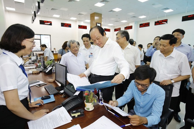 Bộ trưởng và những tin nhắn ngoài giờ của Bí thư, Chủ tịch tỉnh Bắc Ninh - 2 Bộ trưởng - Chủ nhiệm Văn phòng Chính phủ kiểm tra tại trung tâm hành chính công tỉnh Bắc Ninh