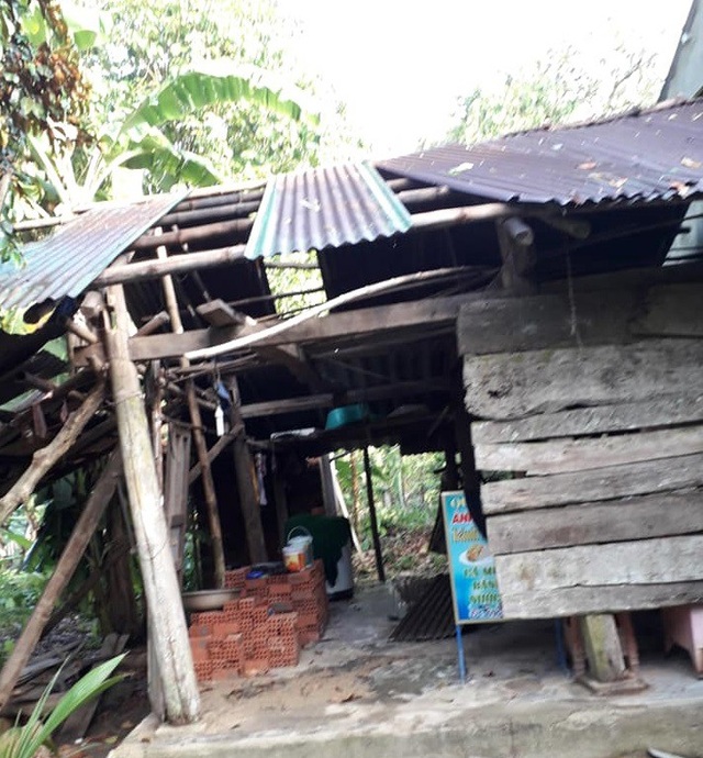 Lốc xoáy tàn phá nhiều nhà dân và làng trái cây Đại Bình - 1
Nhà dân bị lốc tốc mái (Ảnh: Báo Quảng Nam)
