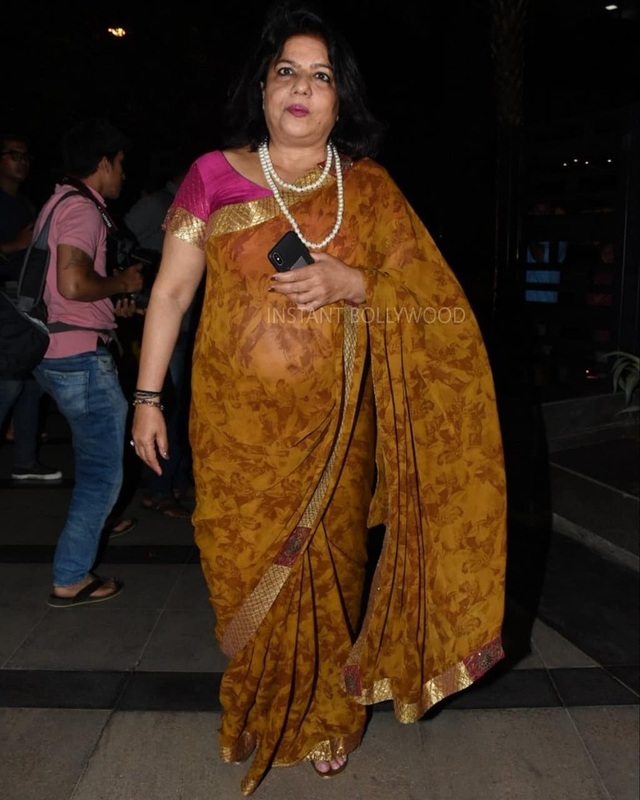 Hoa hậu thế giới đưa bồ kém 10 tuổi gặp mẹ - 5
Bà Madhu Chopra, mẹ của Priyanka Chopra đã đi ăn tối cùng con gái