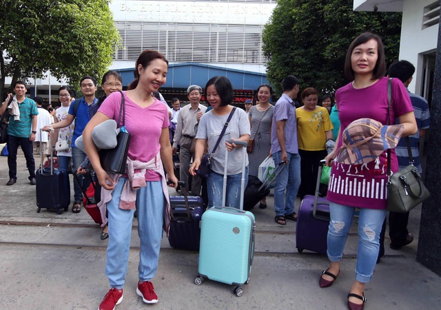 Chùm ảnh: Giảng viên đại học hớn hở lên đường làm nhiệm vụ coi thi - 5
Tương tự, sáng nay 339 cán bộ, giảng viên trường ĐH Giao thông vận tải TPHCM bận rộn nhưng gương mặt vẫn tươi vui.
