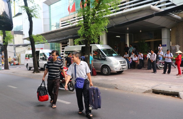 Chùm ảnh: Giảng viên đại học hớn hở lên đường làm nhiệm vụ coi thi - 3 Đoàn công tác trường ĐH Mở TPHCM sẽ phục vụ coi thi tại tỉnh Bình Thuận