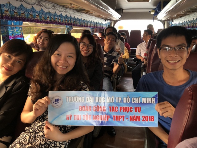 TPHCM: Giảng viên đi máy bay đến nơi coi thi - 3 Giảng viên trường ĐH Mở TPHCM bắt đầu chuyến công tác quan trọng tại tỉnh Bình Thuận