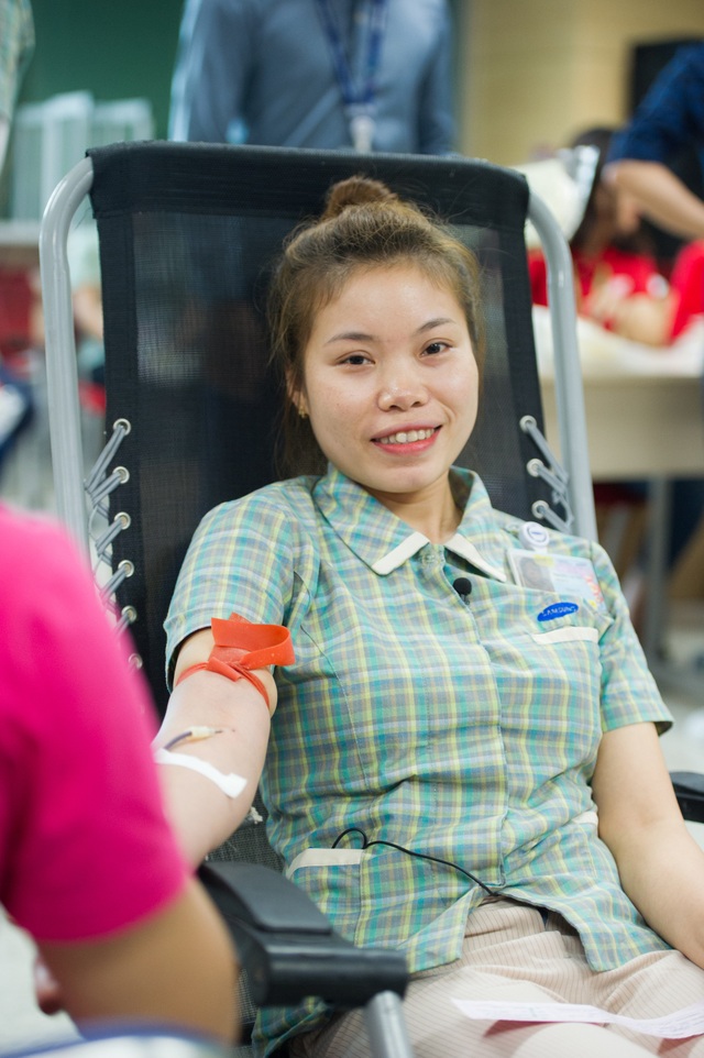 Hiến máu tình nguyện: Chung dòng máu Việt - 3 Chị Nguyễn Lễ Chi tham gia hiến máu tình nguyện tại Chung dòng máu Việt 2018