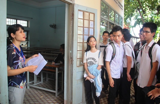 Chùm ảnh: Thí sinh cả nước làm thủ tục dự thi THPT quốc gia 2018 - 29 Thí sinh Bình Định đến làm thủ tục dự thi kỳ thi THPT Quốc gia 2018.