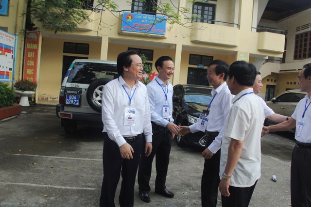 Bộ trưởng Phùng Xuân Nhạ thị sát thi ngày đầu tại Gia Lâm, Hà Nội - 10 Bộ trưởng Phùng Xuân Nhạ thị sát thi ngày đầu tại Gia Lâm, Hà Nội - 10