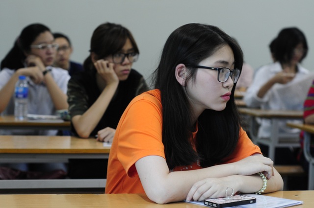 Đã có điểm 10 môn Giáo dục công dân - 2 Hiện nhiều địa phương đã gần hoàn tất việc chấm thi. Đã có hàng chục bài thi điểm liệt môn Ngữ văn (Ảnh: Mỹ Hà)