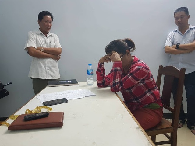 Khởi tố vụ án giết người, thả xác xuống sông phi tang - 2 Hai đối tượng Dũng và vợ là Oanh tại cơ quan công an (ảnh: Công an cung cấp)