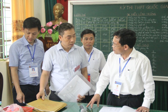 Phát hiện gian lận tại phòng thi: Trách nhiệm đầu tiên thuộc về giám thị - 1
PGS.TS Mai Văn Trinh, Cục trưởng Cục Quản lý chất lượng, Bộ Giáo dục và Đào tạo (GDĐT) đã kiểm tra đột xuất hai điểm thi tại thành phố Bắc Ninh.