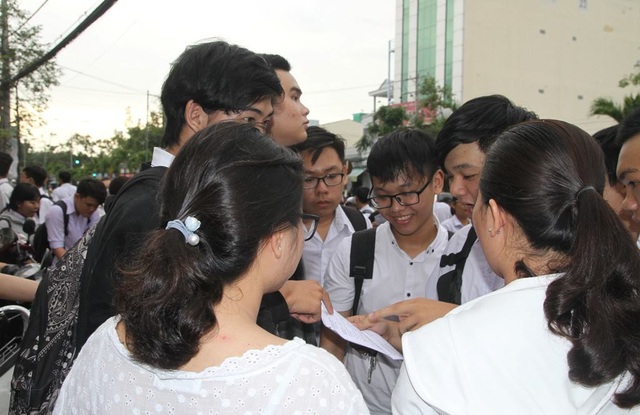 Vĩnh Long: Chỉ môn Giáo dục công dân mới có bài thi điểm 10 - 1 Kỳ thi THPT quốc gia năm nay ở Vĩnh Long thí sinh chỉ đạt điểm 10 môn GDCD
