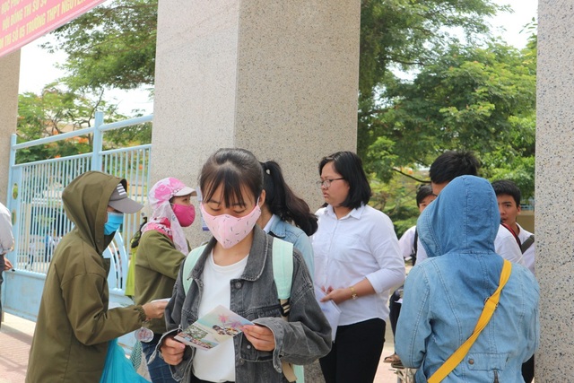 Thí sinh đánh giá đề Lý, Hóa có tính phân loại cao, đề Sinh dài - 3 Thí sinh đánh giá đề Lý, Hóa có tính phân loại cao, đề Sinh dài - 3