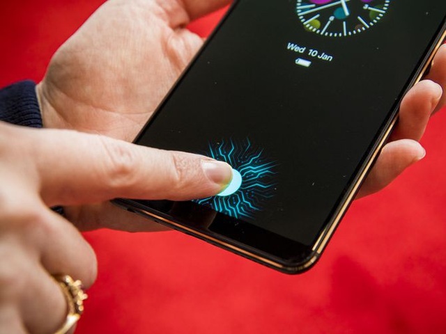 Tính năng "vạn người mong" của iPhone X sẽ xuất hiện trên Galaxy S10 - 2 Cảm biến vân tay đặt trên màn hình giống như của Vivo X21 sẽ xuất hiện trên Galaxy S10.