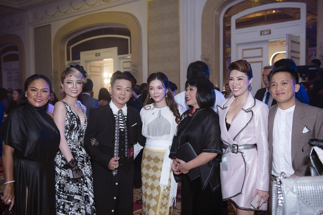 Noo Phước Thịnh mang gương mặt khác lạ khi đến chia vui với Lý Nhã Kỳ - 8 Noo Phước Thịnh mang gương mặt khác lạ khi đến chia vui với Lý Nhã Kỳ - 8