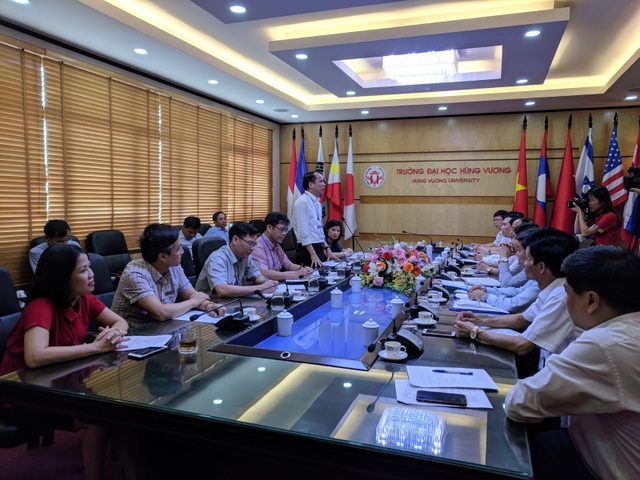 Thứ trưởng Phạm Mạnh Hùng kiểm tra công tác thi tại Phú Thọ - 1
Thứ trưởng Phạm Mạnh Hùng làm việc với Ban chỉ đạo thi tại tỉnh Phú Thọ