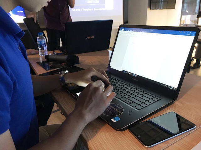 Siêu phẩm Asus ZenBook Pro về Việt Nam với giá lên tới 80 triệu đồng - 1 Trải nghiệm Asus ZenBook Pro.