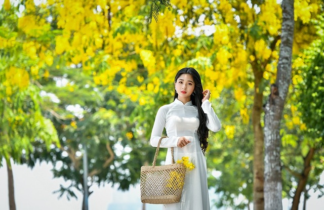 "Hot girl tráng bánh mướt" xứ Nghệ đẹp dịu dàng dưới tán hoàng yến - 13 "Hot girl tráng bánh mướt" xứ Nghệ đẹp dịu dàng dưới tán hoàng yến - 13