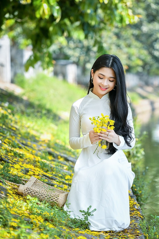 "Hot girl tráng bánh mướt" xứ Nghệ đẹp dịu dàng dưới tán hoàng yến - 6 "Hot girl tráng bánh mướt" xứ Nghệ đẹp dịu dàng dưới tán hoàng yến - 6
