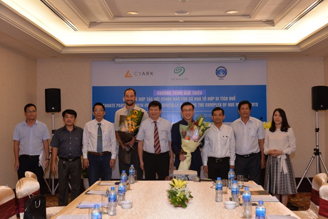 Di tích Việt Nam đầu tiên được bảo tồn kỹ thuật số - 1
Lễ công bố dự án bảo tồn kỹ thuật số Lăng Tự Đức và Cung An Định trong Tổ hợp di tích Huế ở Việt Nam.
