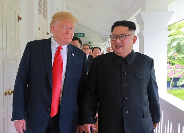 Tuyên bố quan trọng của ông Kim Jong-un giữa lúc đàm phán với Mỹ bế tắc - 1 Tổng thống Donald Trump và nhà lãnh đạo Kim Jong-un gặp nhau tại Singapore hồi tháng 6 (Ảnh: Reuters)