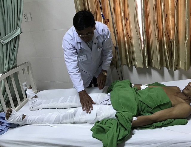 Sập giàn giáo 1 người tử vong, 4 người bị thương - 1 Các nạn nhân đang điều trị tại bệnh viện Đa khoa Hoàn Mỹ Cửu Long (Cần Thơ)