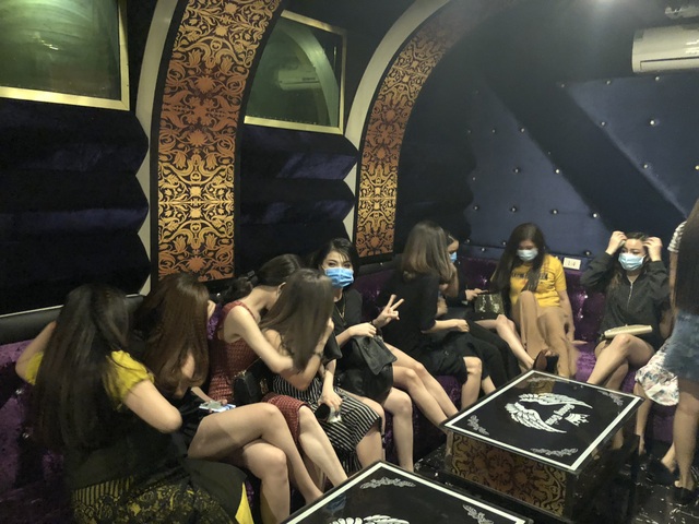 1 tháng truy quét nhà hàng thác loạn ở Sài Gòn - 12 1 tháng truy quét nhà hàng thác loạn ở Sài Gòn - 12