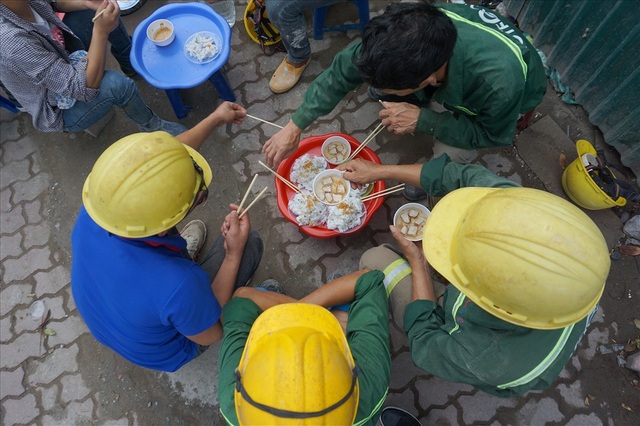 Bữa sáng của công nhân xây dựng - 2 Bữa sáng của công nhân xây dựng - 2