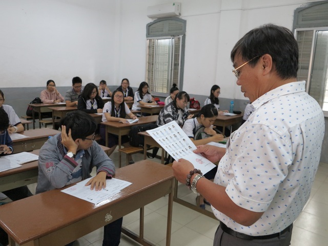 Điểm chuẩn ĐH Mở TPHCM từ 15-20,4 điểm, ĐH Công nghiệp TPHCM từ 15-21 điểm - 1 Thí sinh thi THPT quốc gia để xét tuyển vào ĐH năm nay