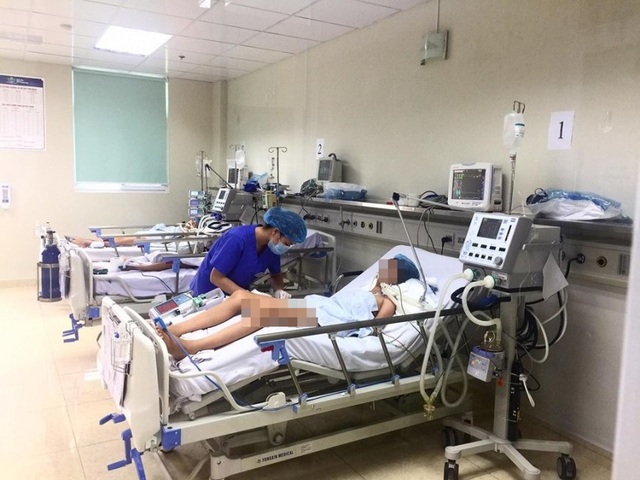 Sau sốt hai ngày, hai trẻ hôn mê vì viêm não Nhật Bản - 1 Từ một cô bé khỏe mạnh, nhanh nhẹn, nay cô bé 13 tuổi vẫn đang hôn mê vì viêm não Nhật Bản.
