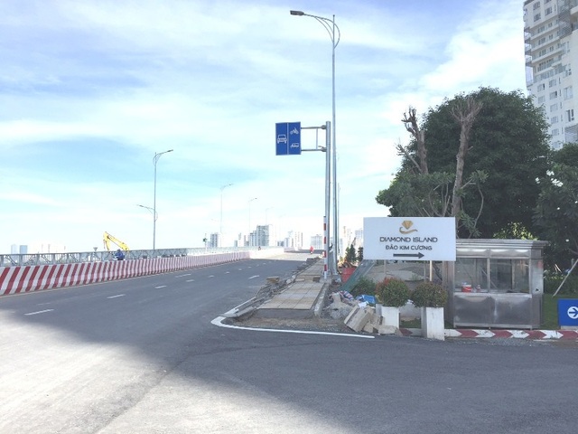 TPHCM: Phát hoảng với giá đất “trên trời” ở đảo Kim Cương - 1 Cây cầu bắc qua đảo Kim Cương (quận 2) được thông xe cách đây chưa lâu nhưng đã khiến giá đất tại khu vực này “nhảy múa” tưng bừng.