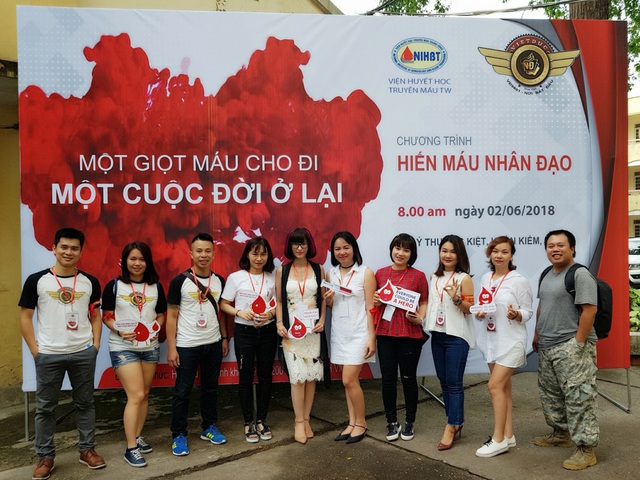 Hành trình đỏ nhân văn "Nơi bắt đầu" của cựu học sinh Việt Đức - 2 BTC sự kiện hiến máu của CHS Việt Đức với chủ đề : Một giọt máu cho đi, một cuộc đời ở lại