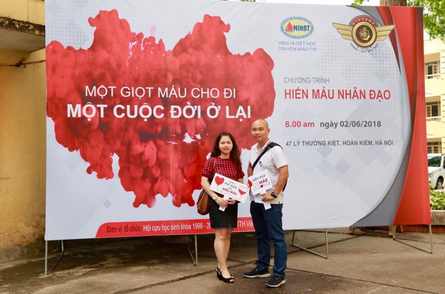 Hành trình đỏ nhân văn "Nơi bắt đầu" của cựu học sinh Việt Đức - 5 2 VC Bạn Trần Kim Vân - CHS Việt Đức và Nguyễn Phước Minh - CHS Chu Văn An cùng tham gia hiến máu