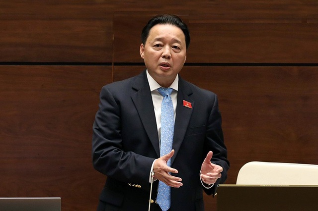 Bộ trưởng Trần Hồng Hà: Người nước ngoài mới chỉ mua chung cư tại đặc khu - 1
Đây là lần thứ 2 Bộ trưởng TN-MT Trần Hồng Hà đăng đàn trả lời chất vấn trước Quốc hội (Ảnh: Như Phúc)